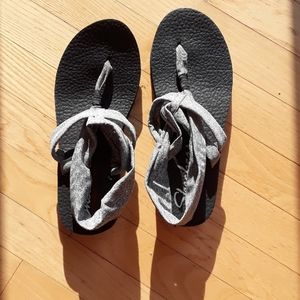 Sketchers yoga foam sandals sz 10